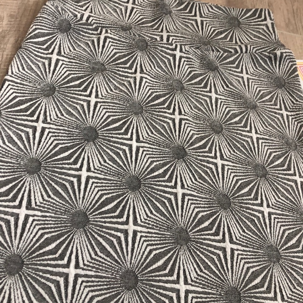 NWT Lularoe S silver Cassie. - Picture 2 of 7